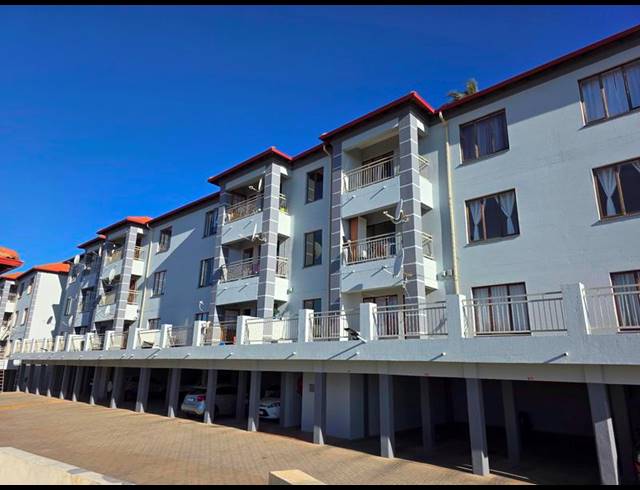 3 BEDROOM APARTMENT FOR SALE IN CONSTANTIA KLOOF